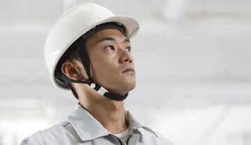 42671317 - male workers to use a tablet pc